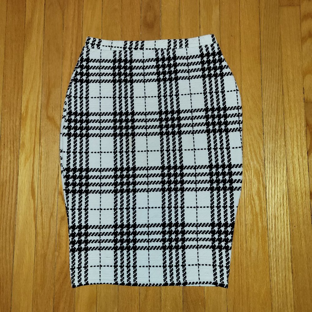 Patterned pencil skirt